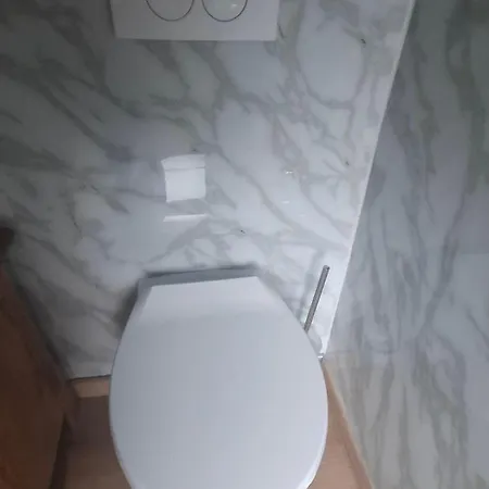 Bei Greta 77 דירה